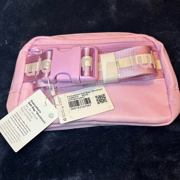 Lululemon Everywhere Belt Bag Wordmark - Picture 2 of 11